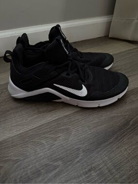 Nike Black and White Mesh Running Shoes